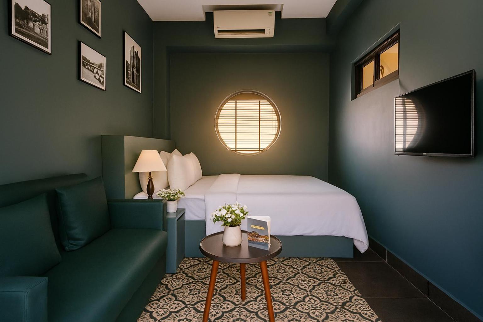 Ben's Premier & - Center Hotel