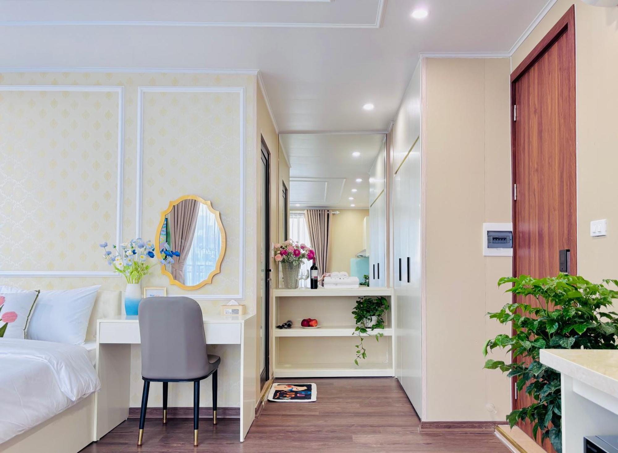Apartment T98 Westlake Quang An - Tay Ho Center Garden View Studio! *