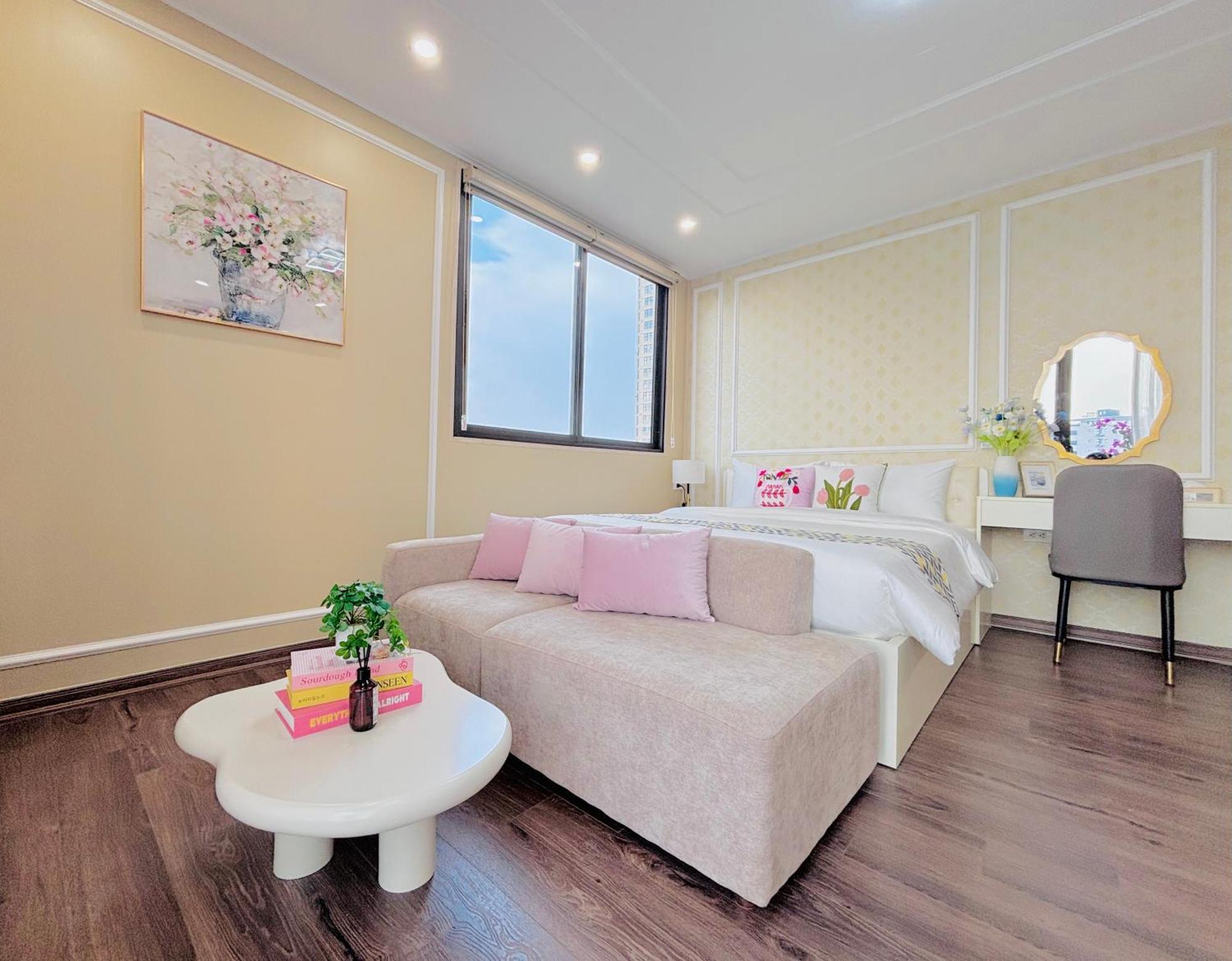 T98 Westlake Quang An - Tay Ho Center Garden View Studio! *
