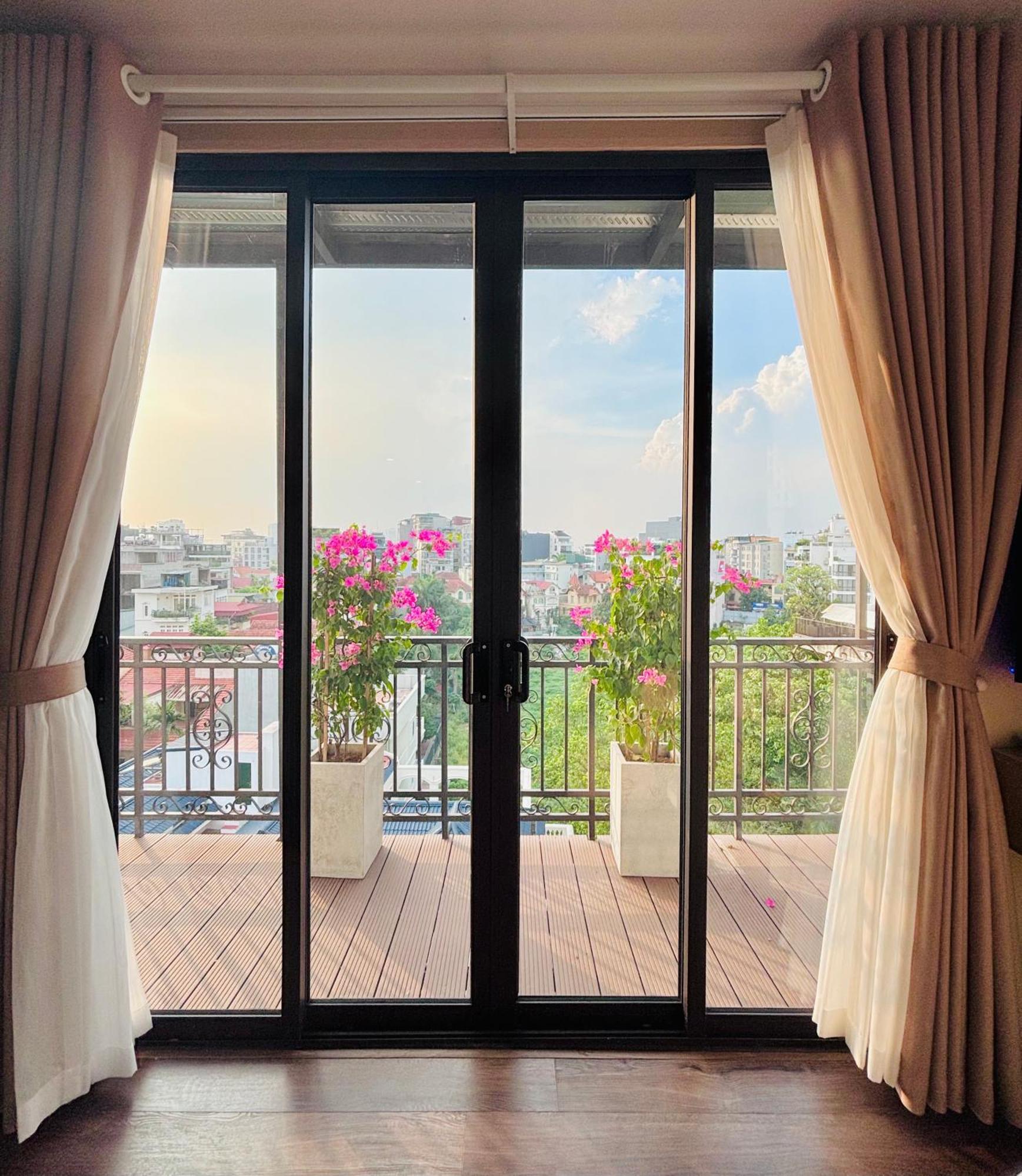 Apartment T98 Westlake Quang An - Tay Ho Center Garden View Studio!