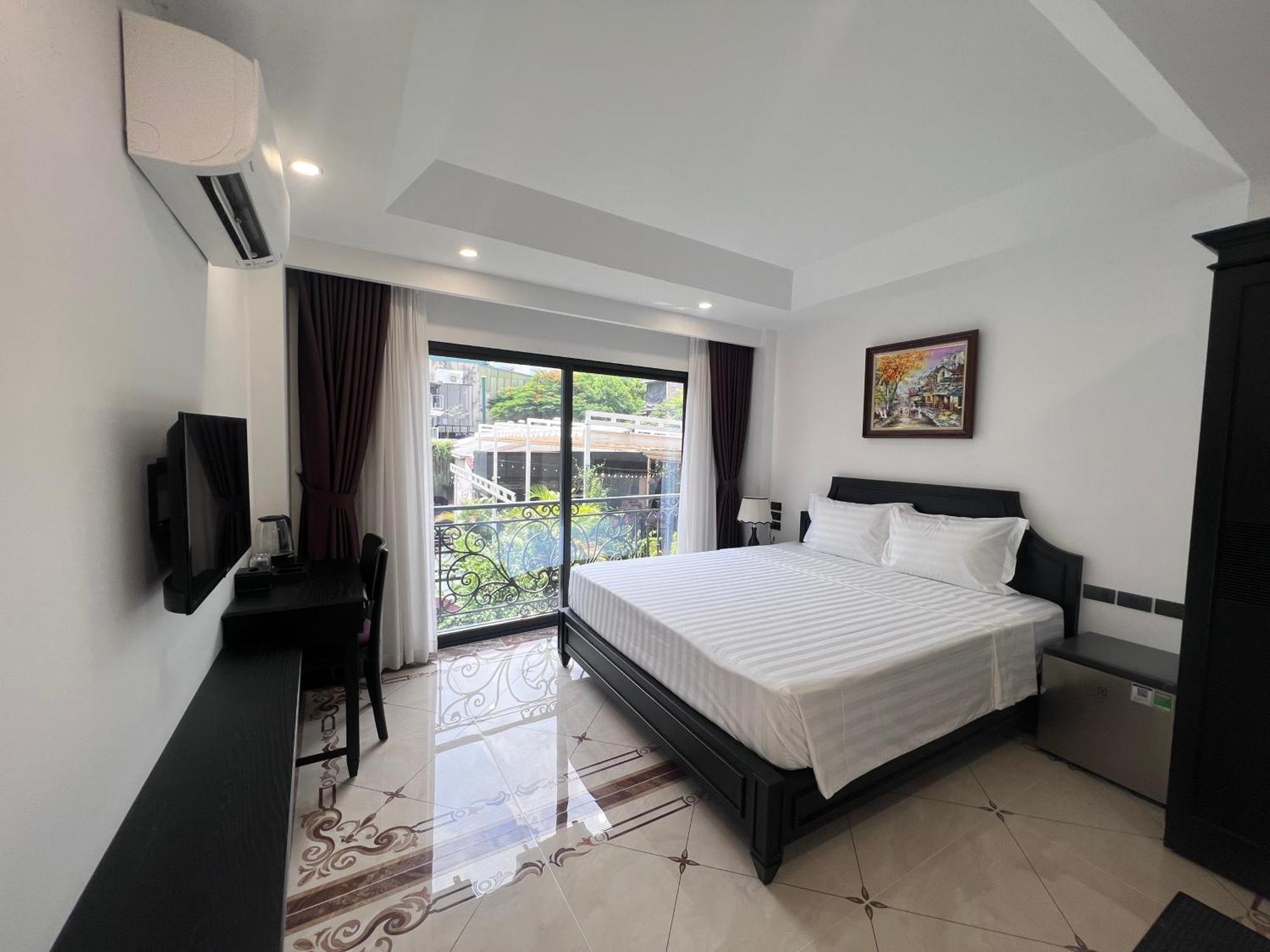Bay Luxury & - No 1 Ngo Huyen 2*