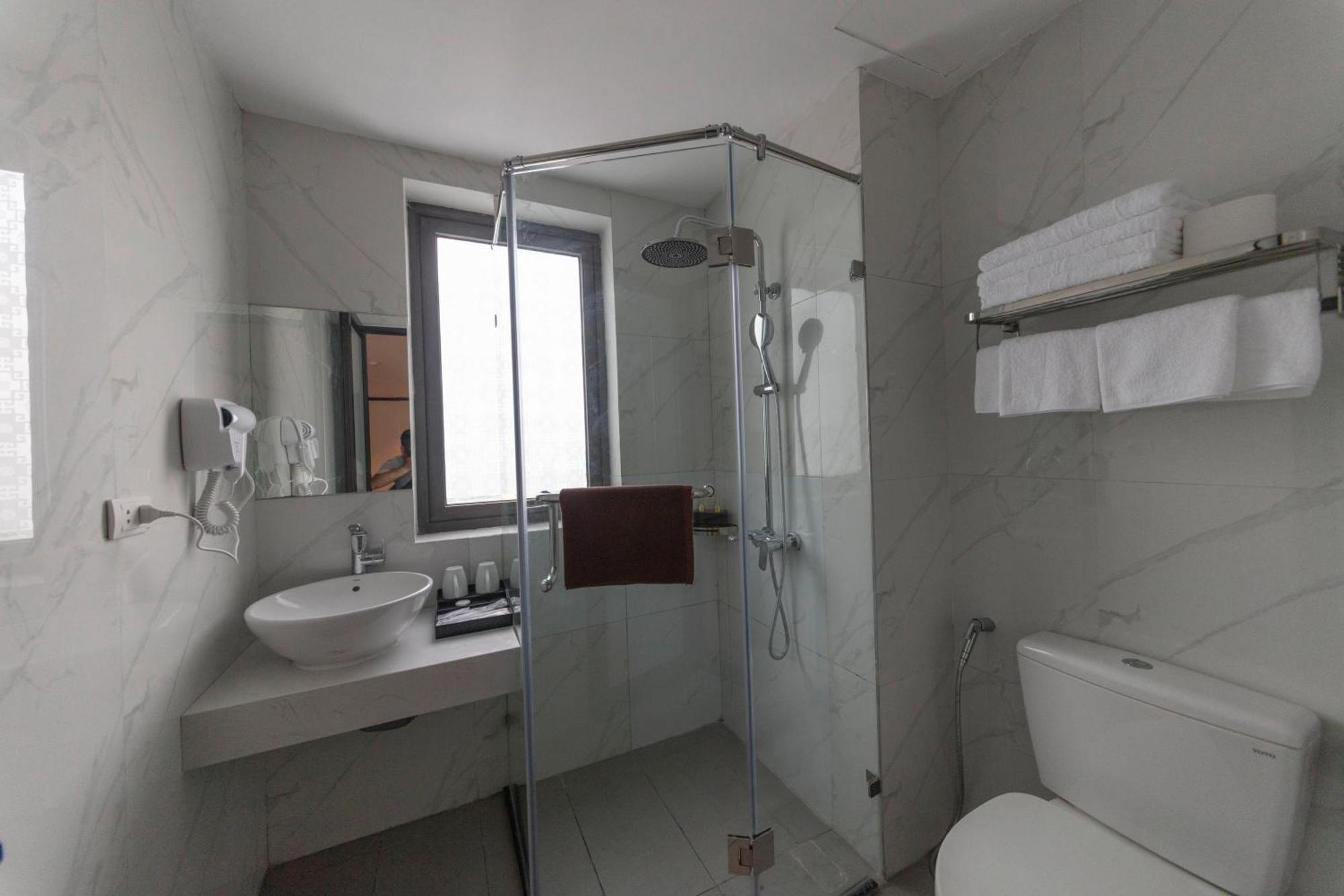Azen Lakeside & Travel Hotel Hanoi