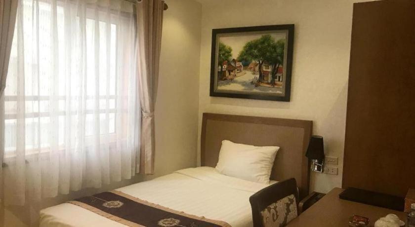 Lenid De Ho Guom Hanoi