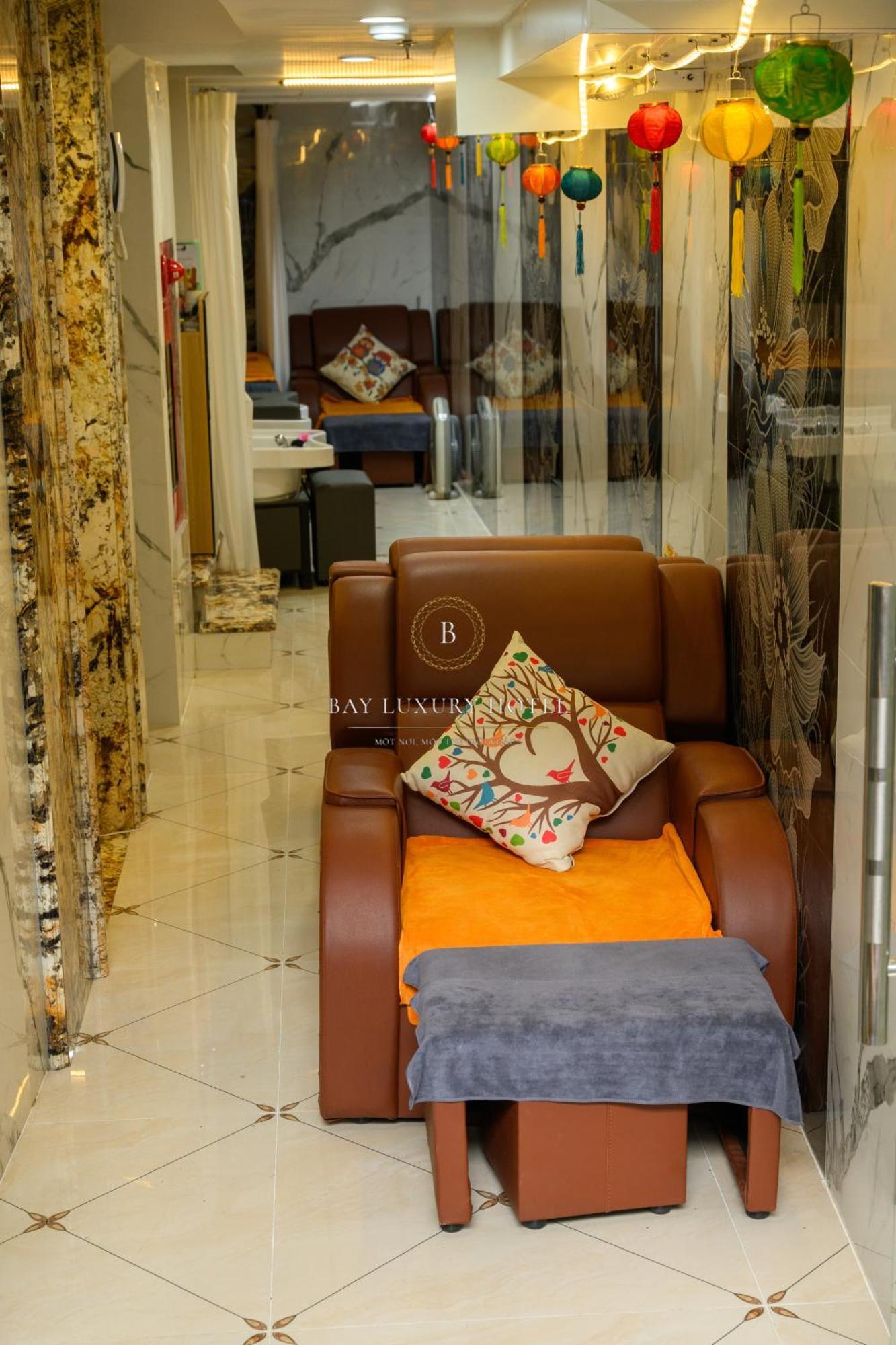 Hotel Bay Luxury & - No 1 Ngo Huyen Hanoi
