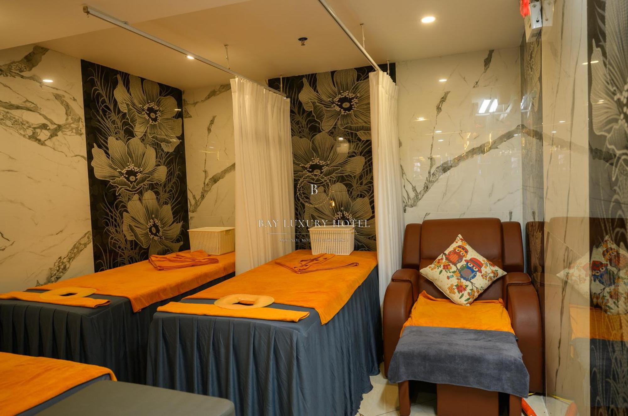 Bay Luxury & - No 1 Ngo Huyen 2*