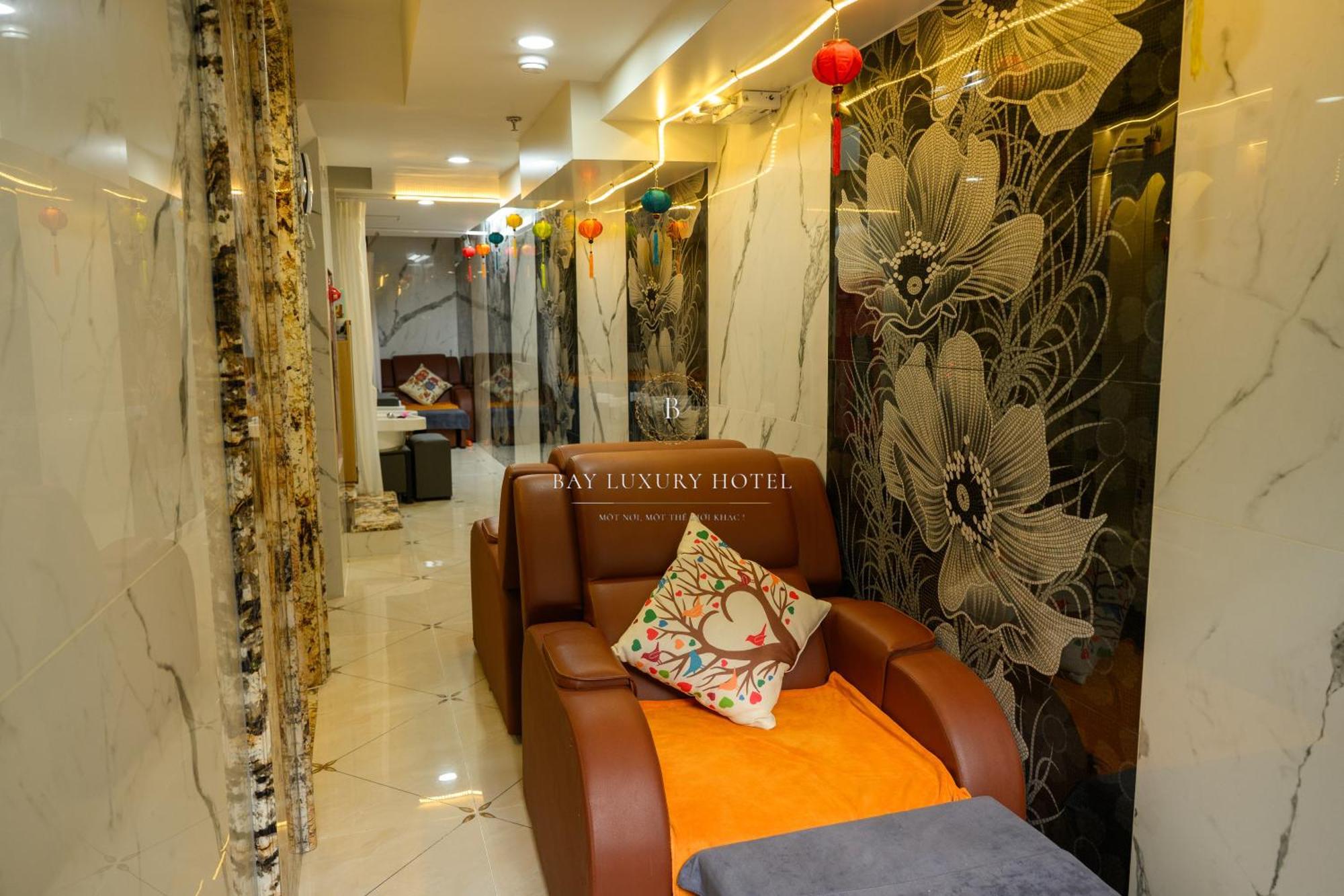 Hotel Bay Luxury & - No 1 Ngo Huyen Hanoi