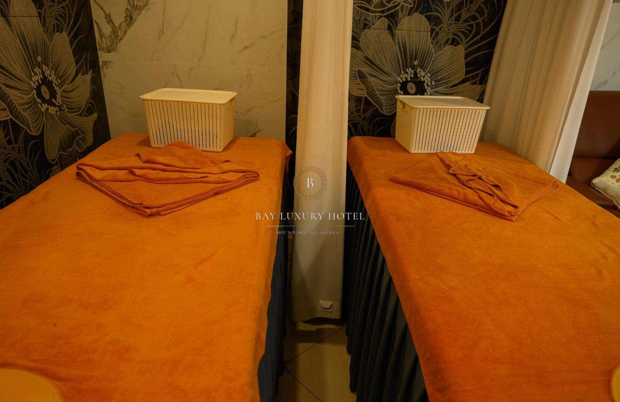 Bay Luxury & - No 1 Ngo Huyen 2*