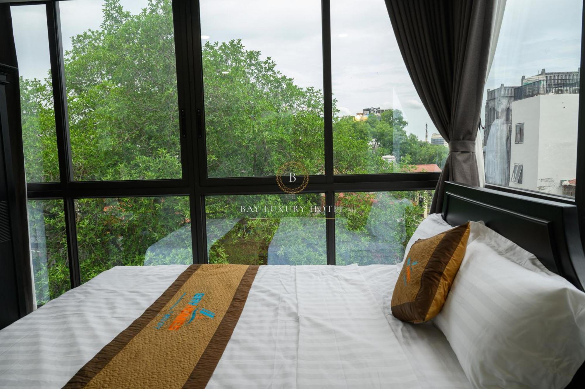 Bay Luxury & - No 1 Ngo Huyen 2*