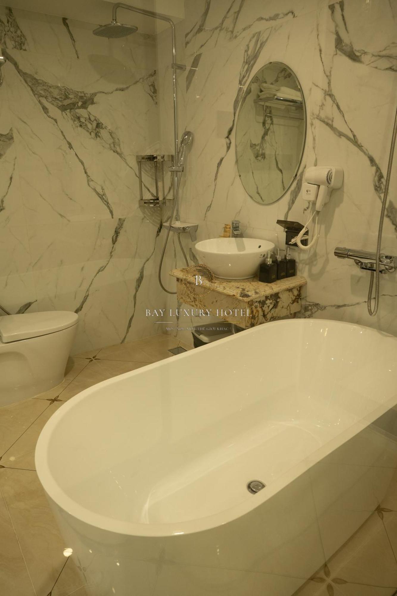 Bay Luxury & - No 1 Ngo Huyen 2* Hanoi