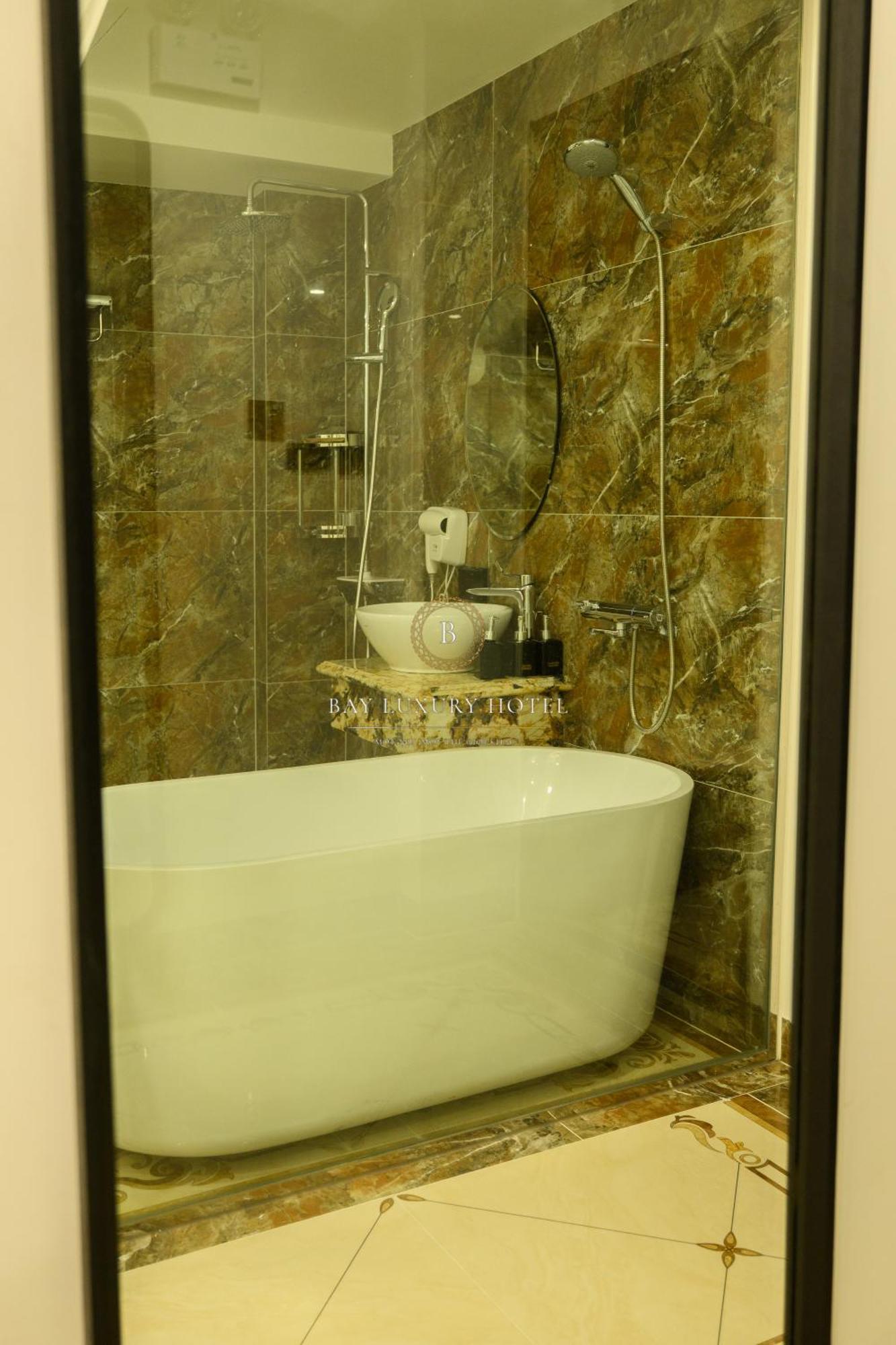 Bay Luxury & - No 1 Ngo Huyen Hotel 2*