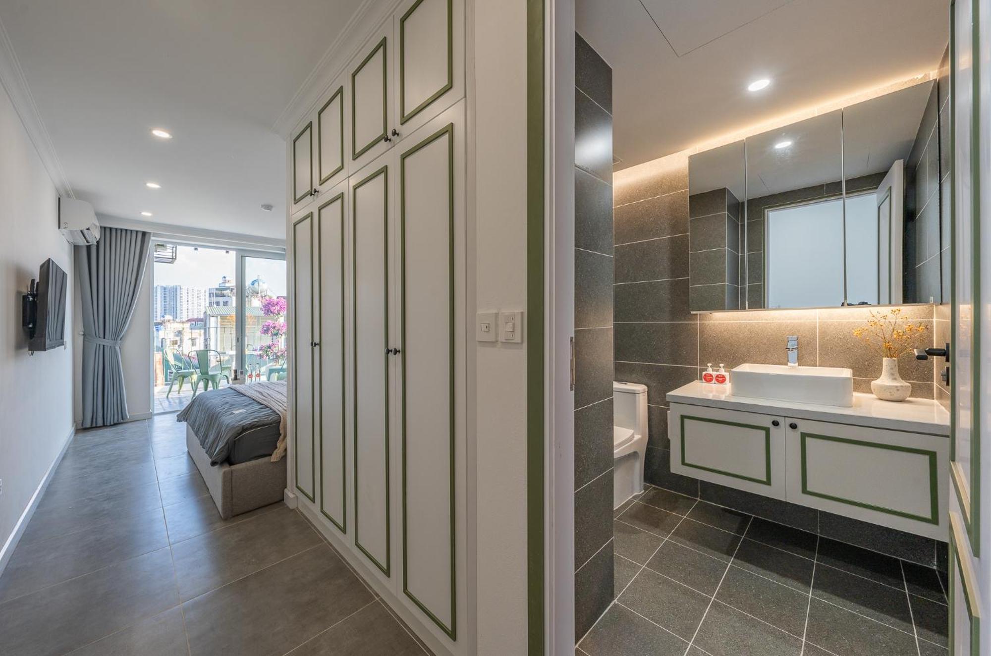 Manor Garden Residences In Center-spacious Balcony-free Laundry Included Apartment Hanoi