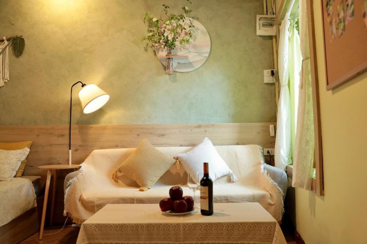Old Quarter Center - 3 Beds- Netflix - Big Balcony Apartment