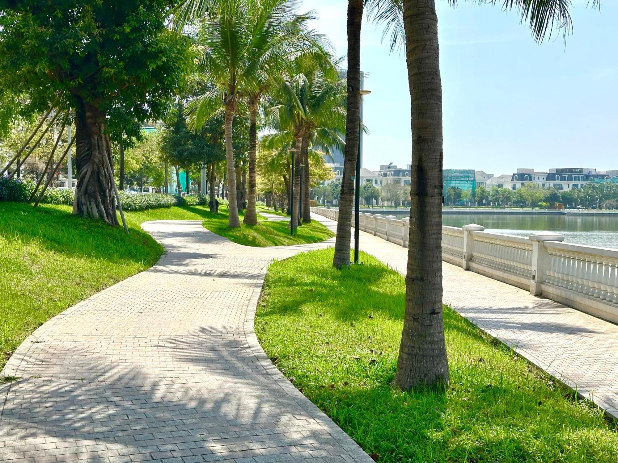High Quality With Swimming Pool, Gym, Private Walking In Centre Hanoi