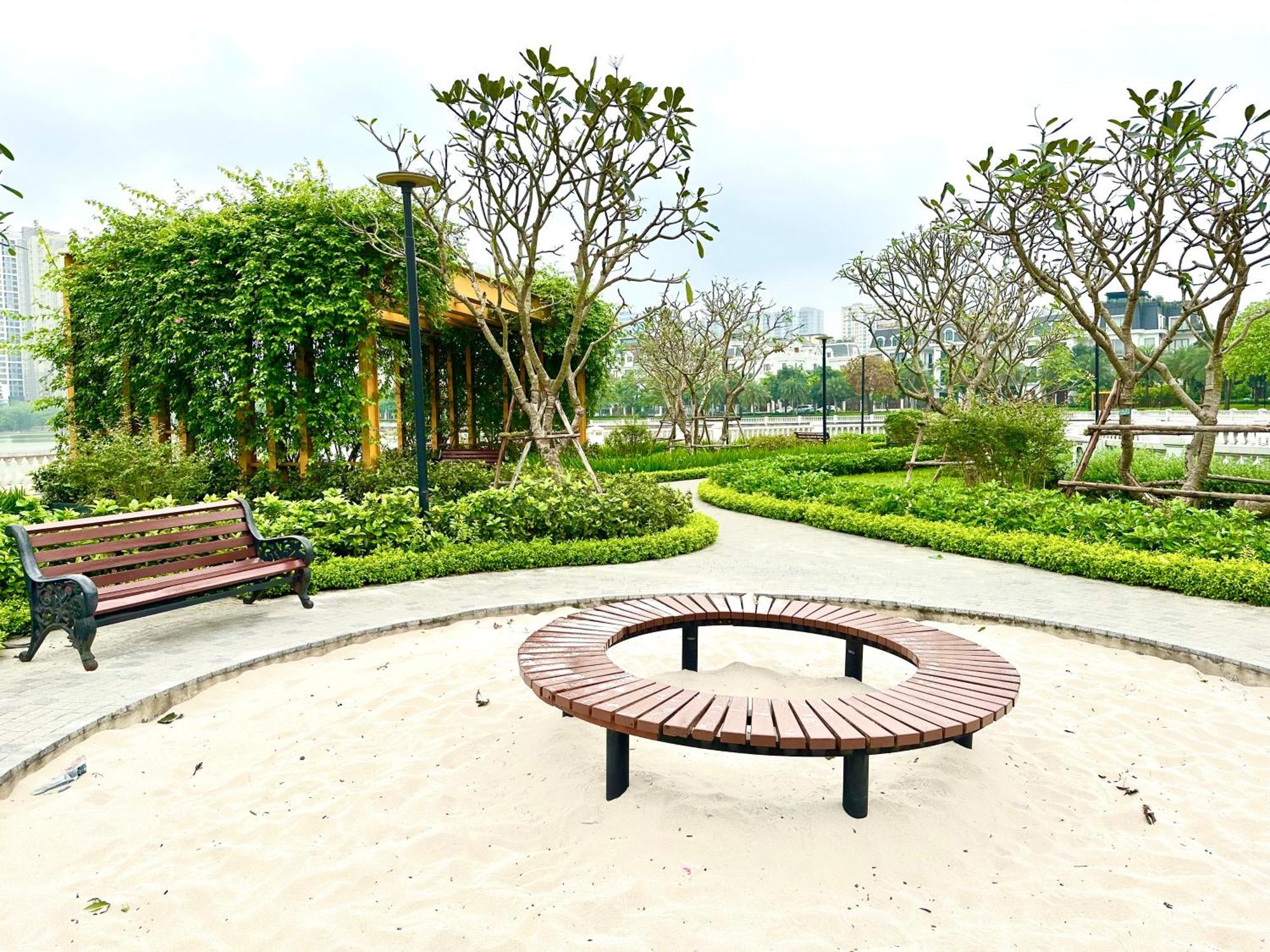 High Quality With Swimming Pool, Gym, Private Walking In Centre Apartment Hanoi