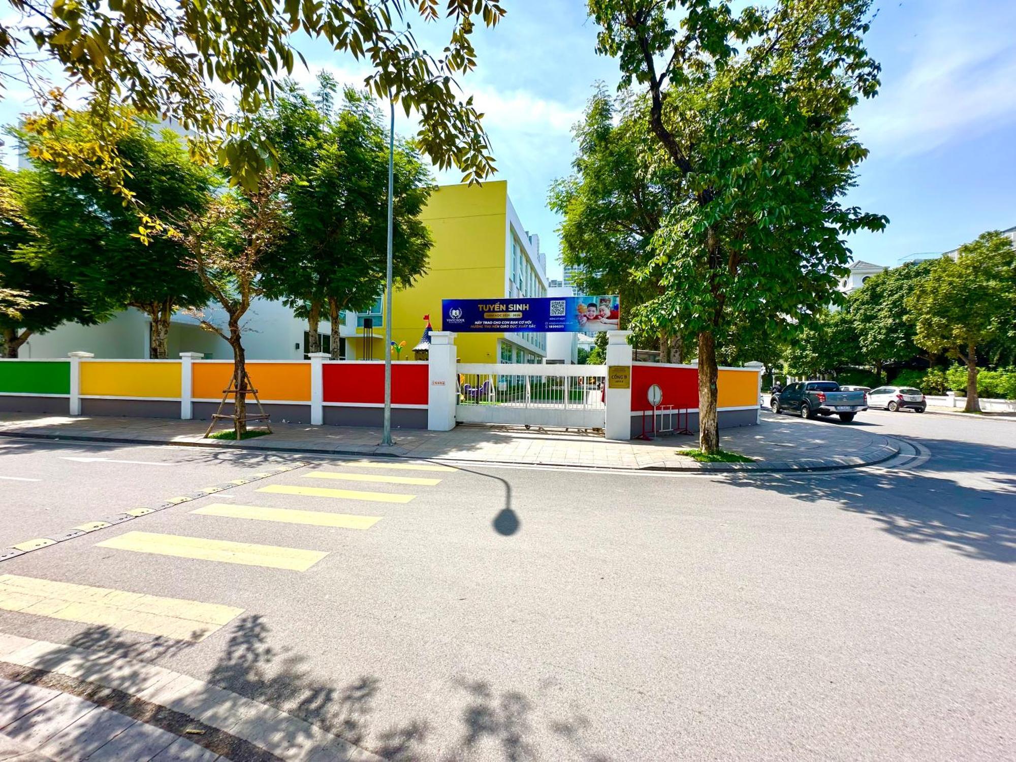 High Quality With Swimming Pool, Gym, Private Walking In Centre * Hanoi