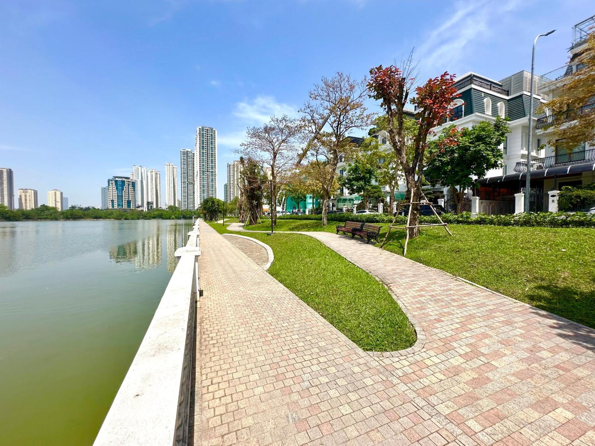 High Quality With Swimming Pool, Gym, Private Walking In Centre