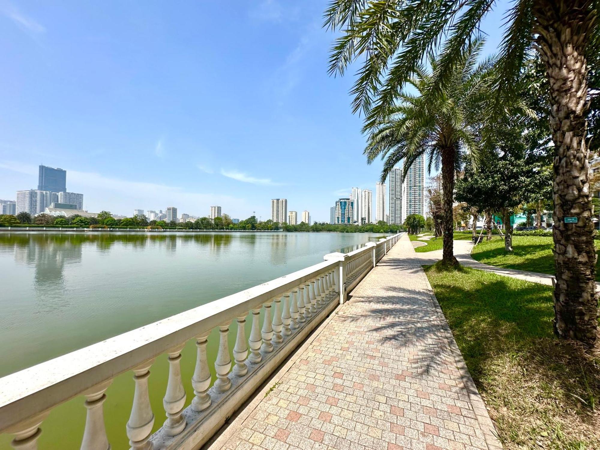 High Quality With Swimming Pool, Gym, Private Walking In Centre Apartment *