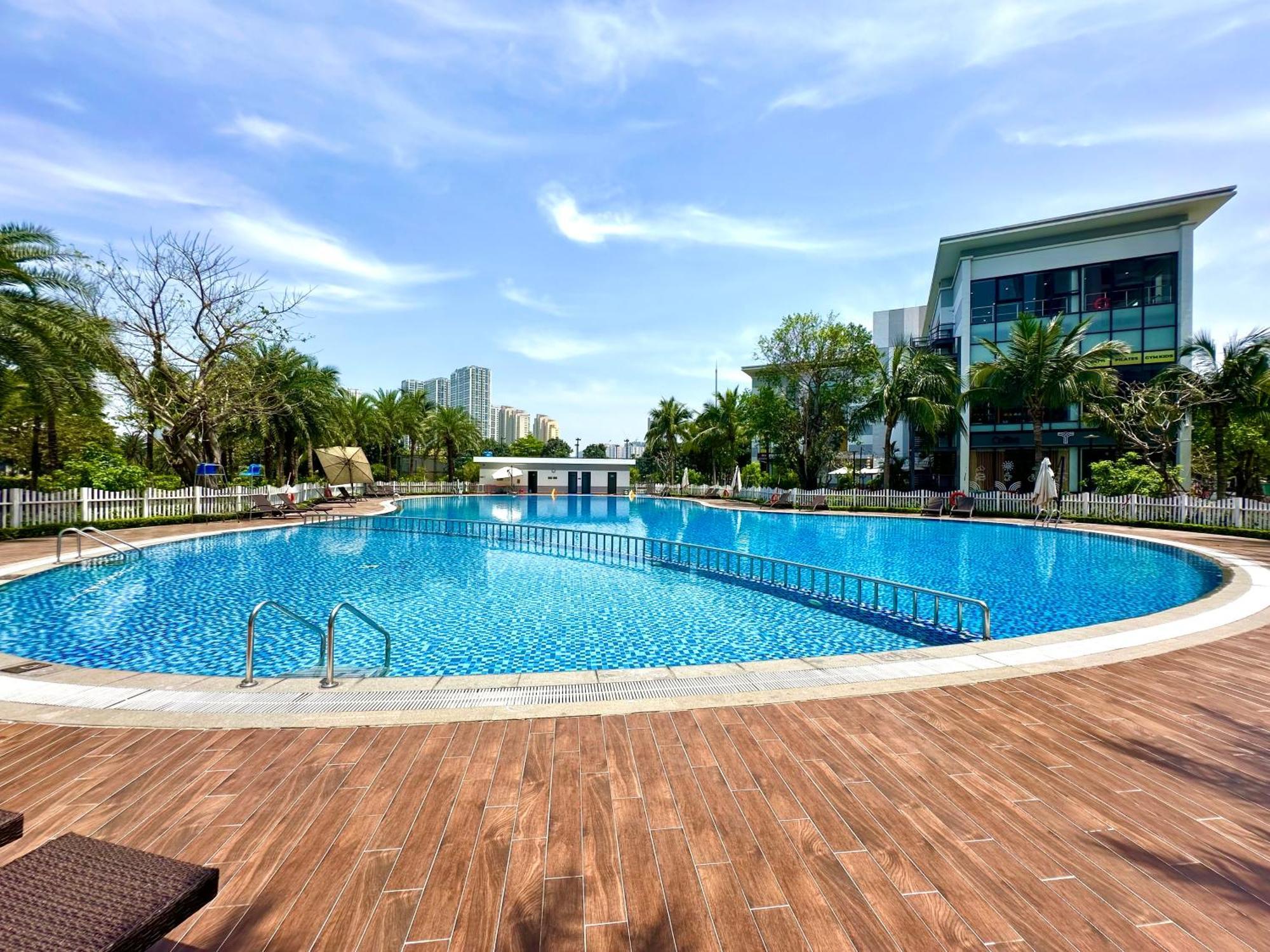 High Quality With Swimming Pool, Gym, Private Walking In Centre *