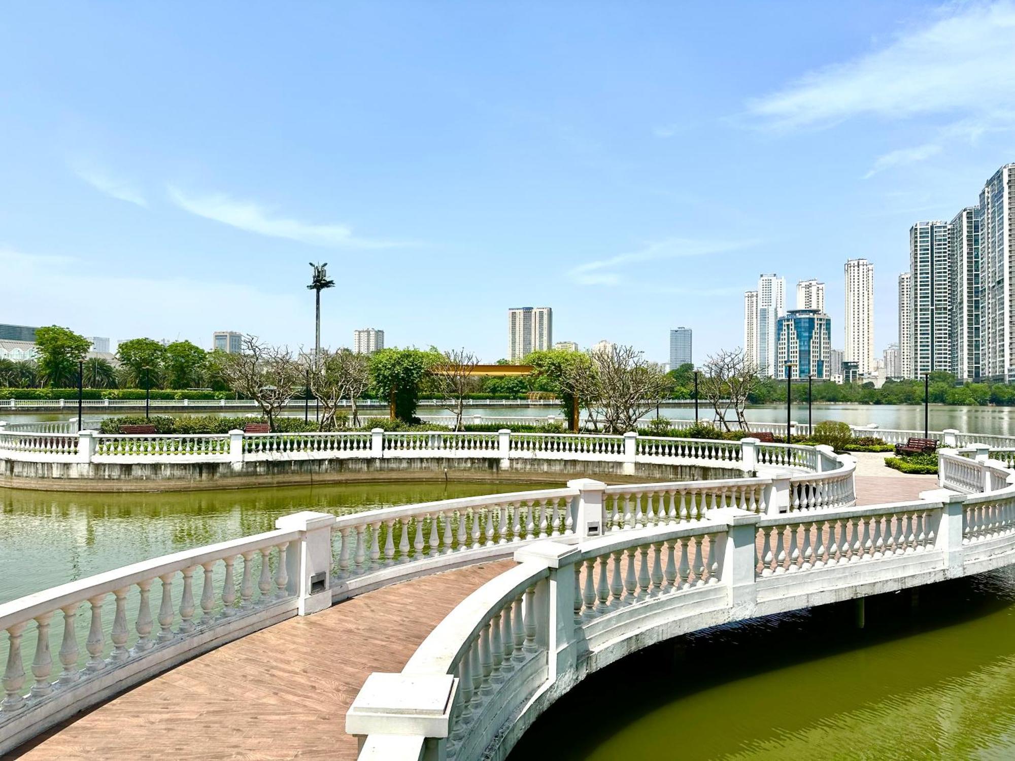 High Quality With Swimming Pool, Gym, Private Walking In Centre * Hanoi