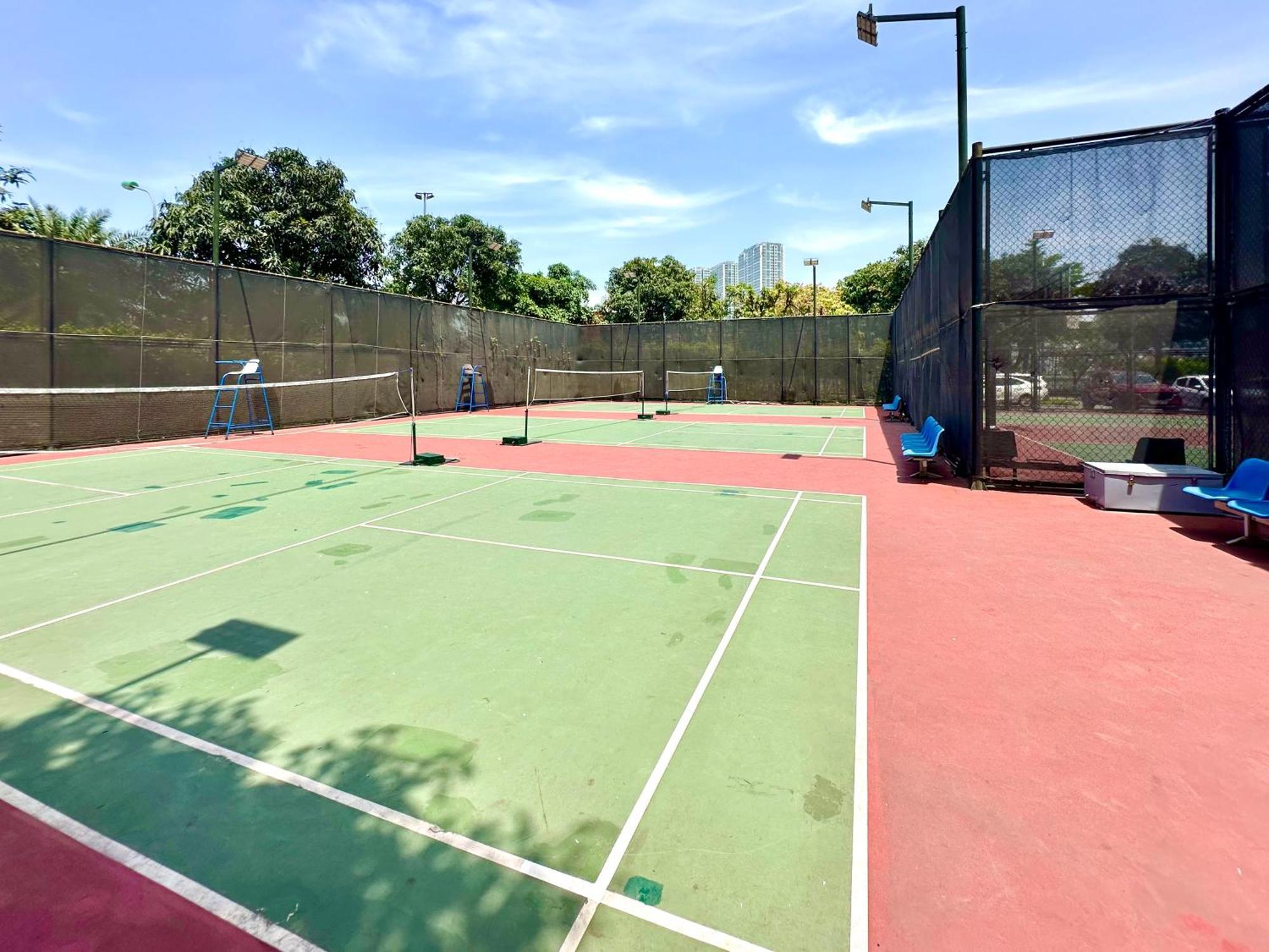 High Quality With Swimming Pool, Gym, Private Walking In Centre *