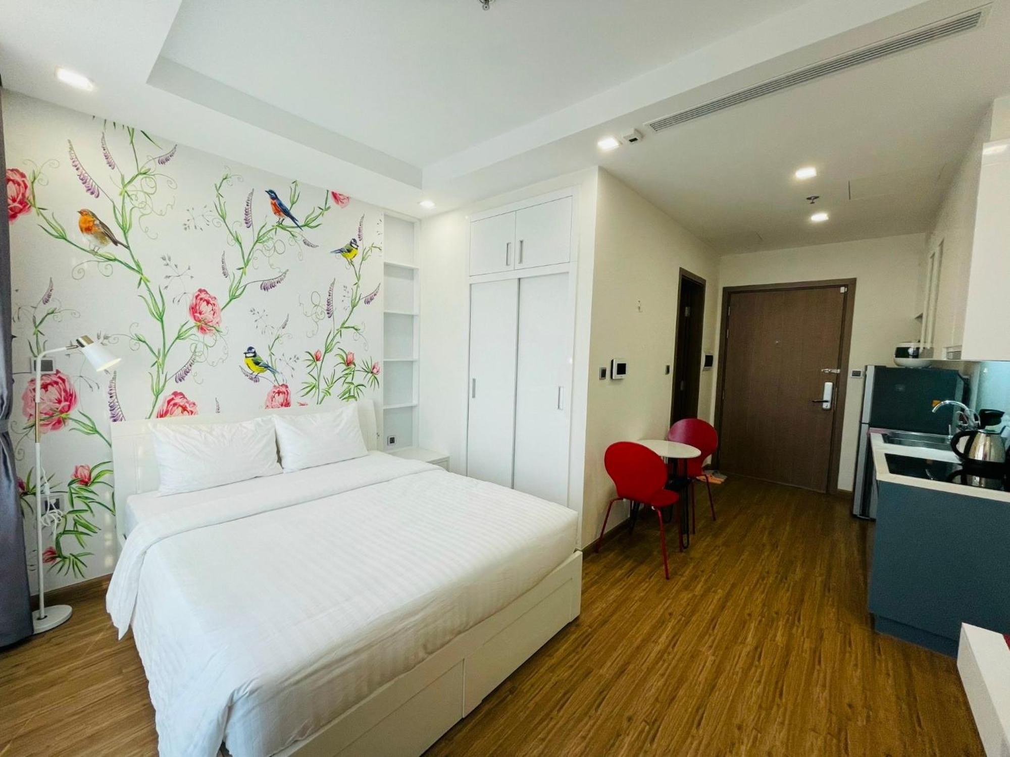 High Quality With Swimming Pool, Gym, Private Walking In Centre *