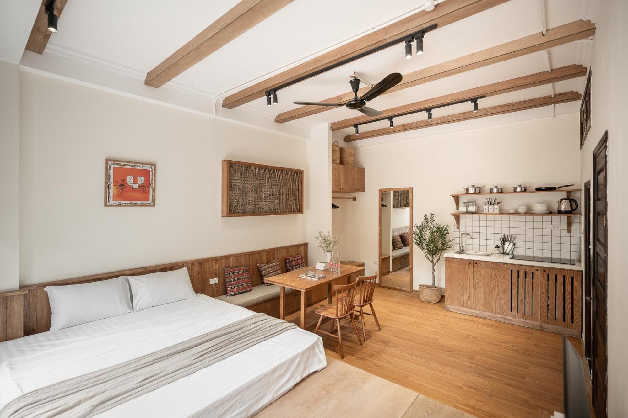 Apartment De La Sol With Rooftop Pool-free Airport Service