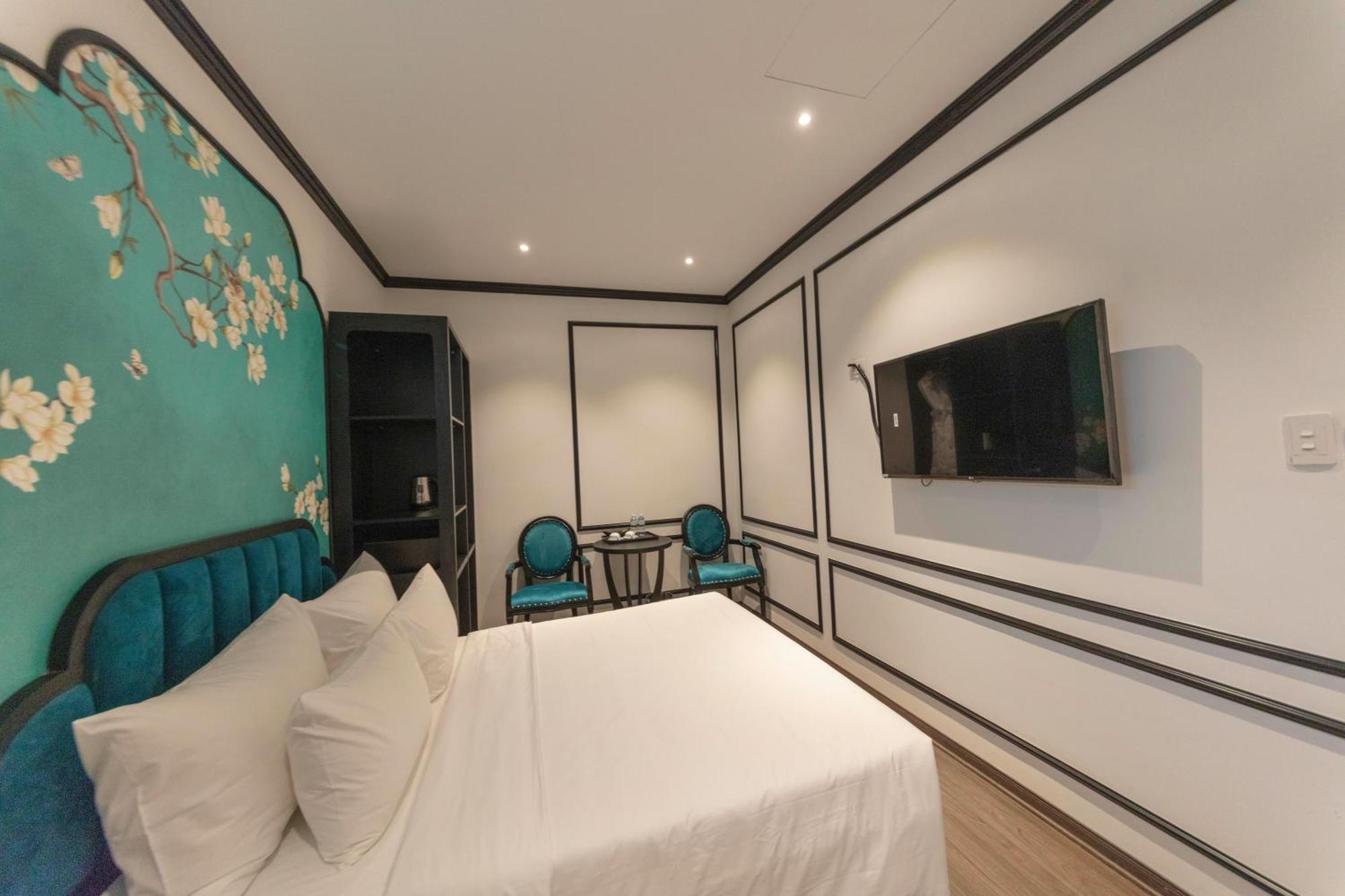 Hotel Azen Lakeside & Travel