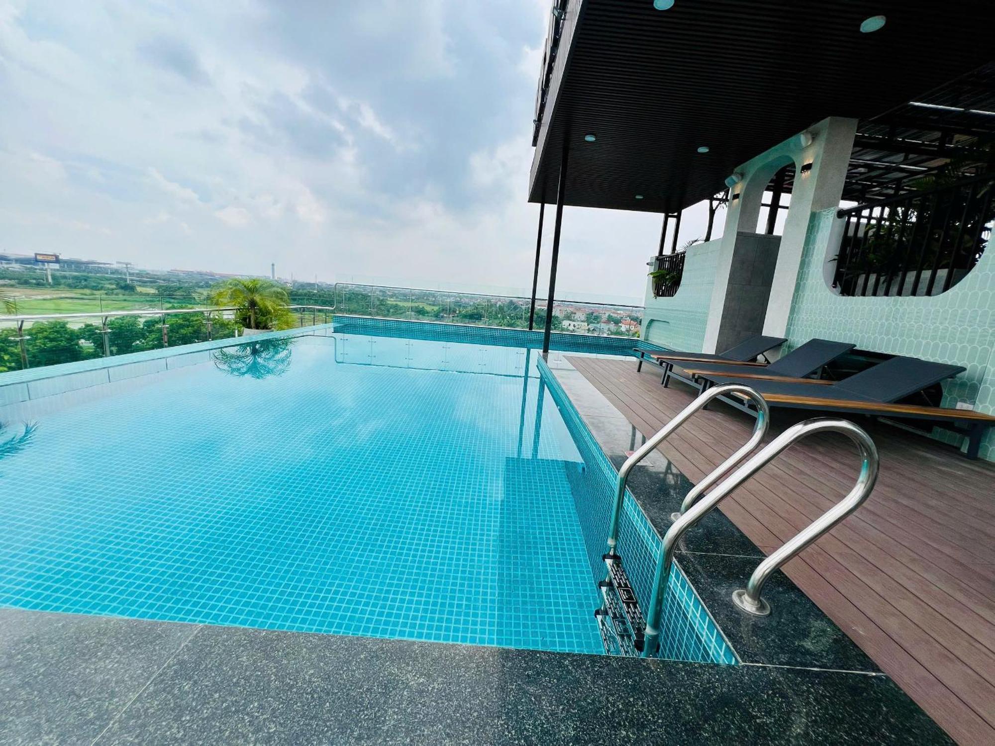 Blue Sky Noi Bai And Pool 4* Hanoi
