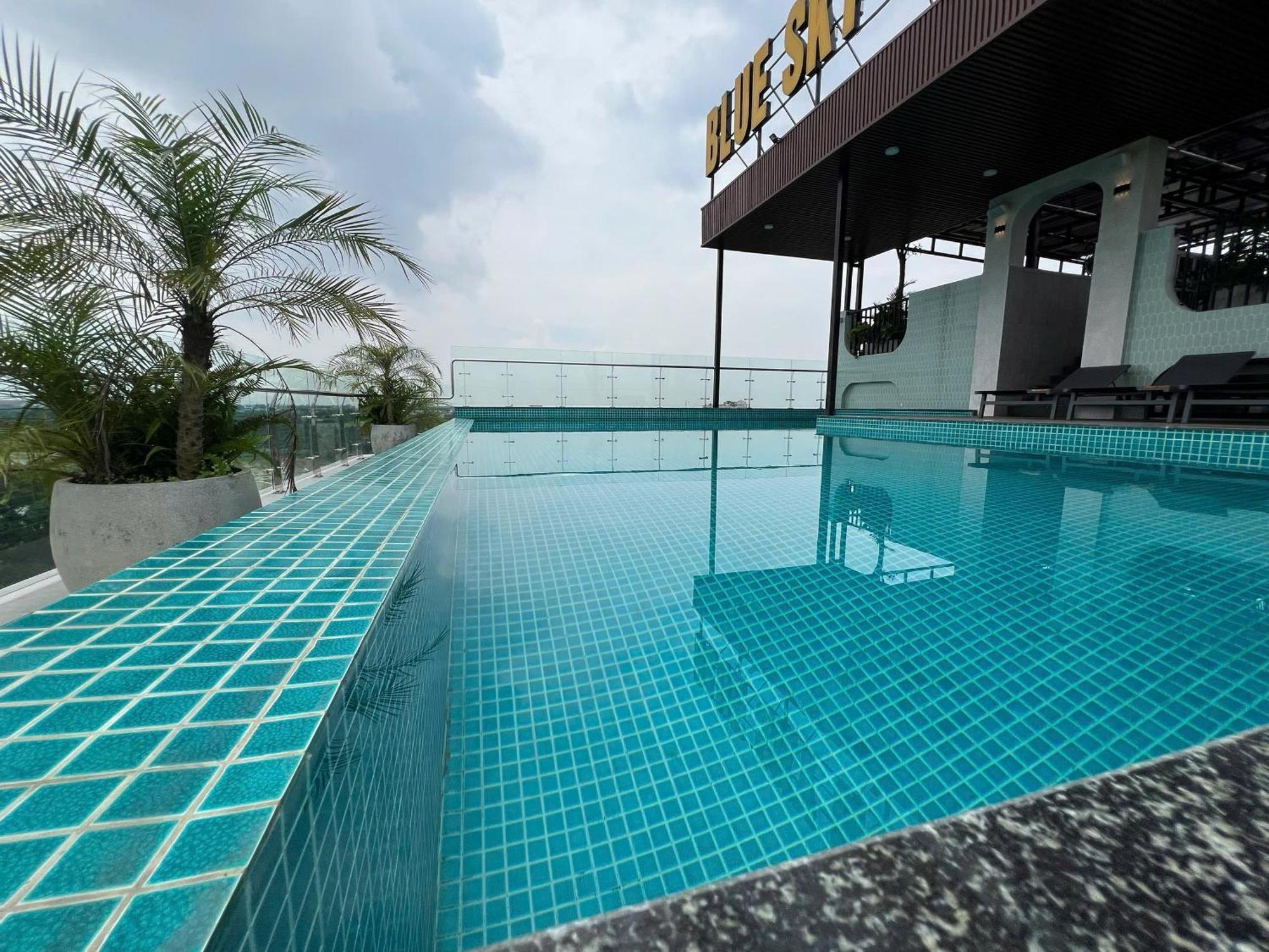 Hotel Blue Sky Noi Bai And Pool 4*