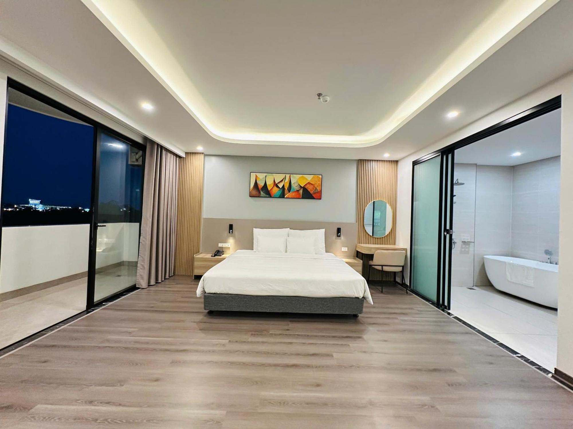 Hotel Blue Sky Noi Bai And Pool Hanoi