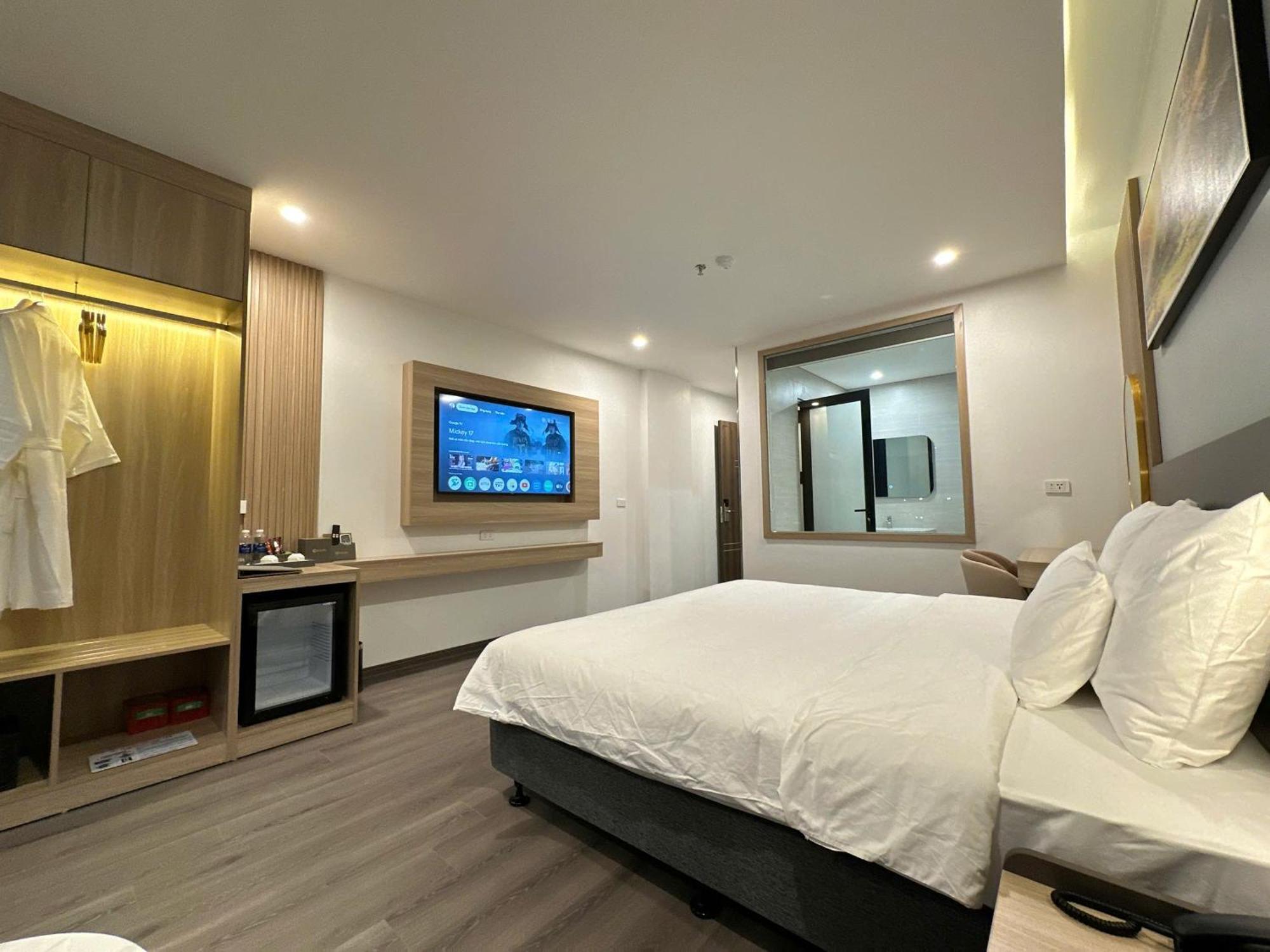 Blue Sky Noi Bai And Pool 4* Hanoi