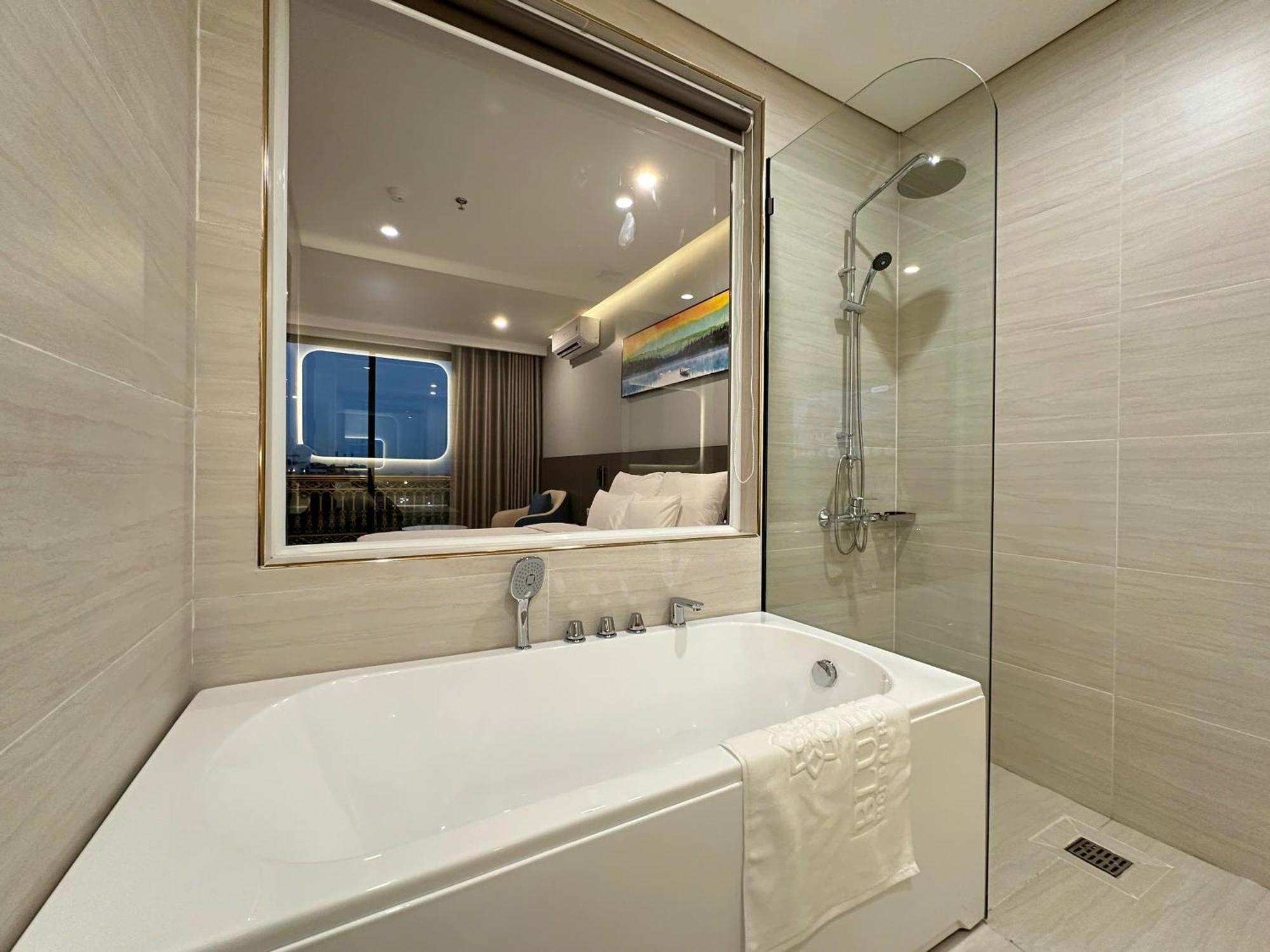 Hotel Blue Sky Noi Bai And Pool 4*