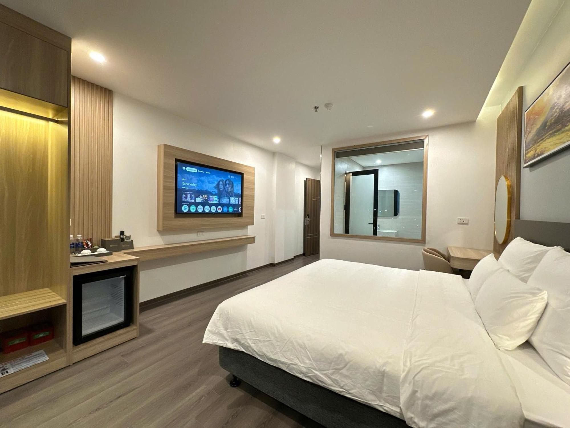 Hotel Blue Sky Noi Bai And Pool Hanoi