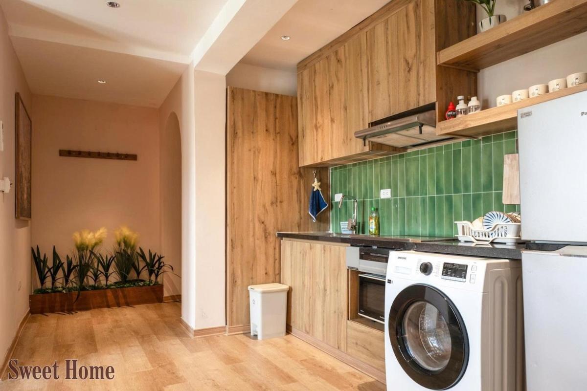 Sweet - 4 Bed - Cinema Spacious Apartment