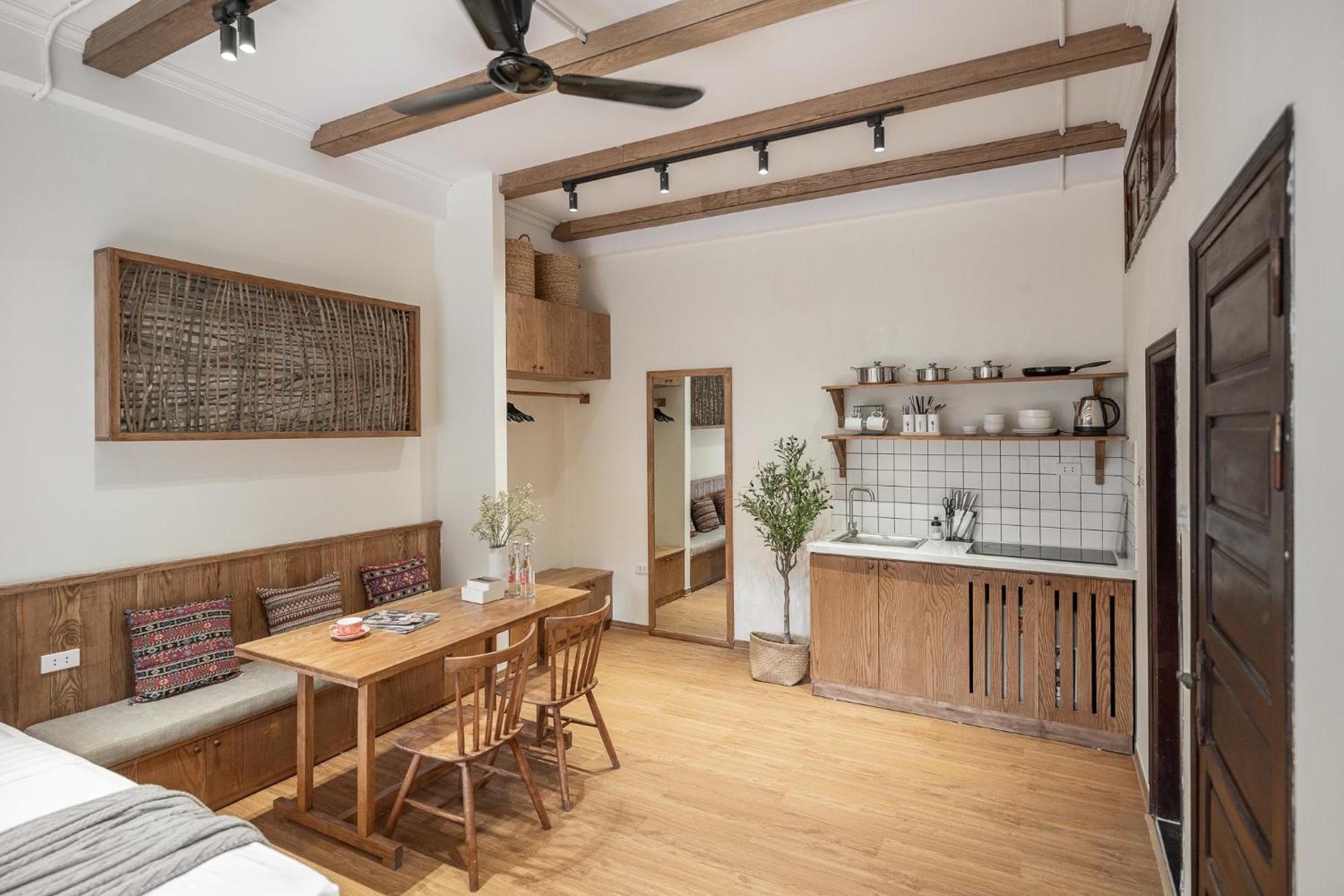 Apartment De La Sol With Rooftop Pool-free Airport Service Hanoi