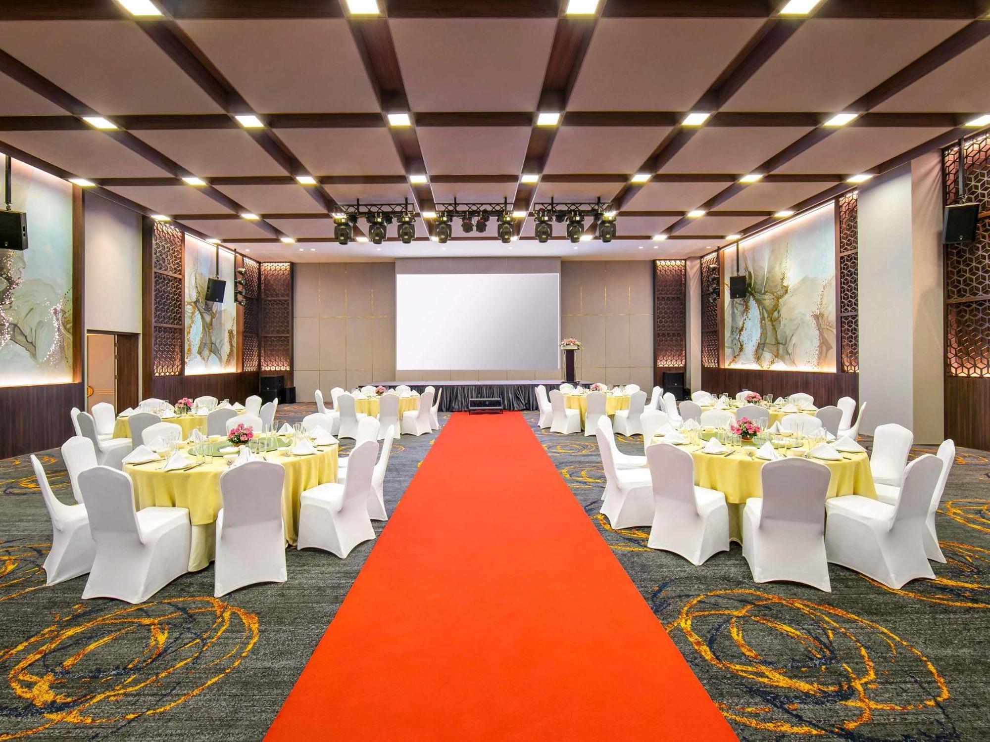 Moevenpick Living West Hotel