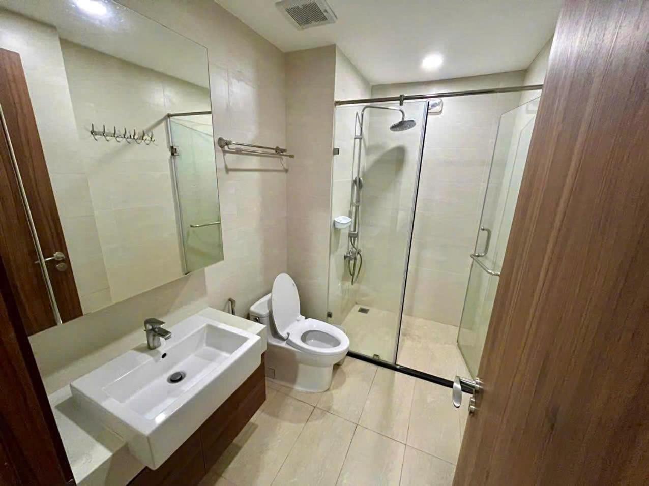 Apartment Golden Park Tower- Cau Giay Park Near Greenwich Uni