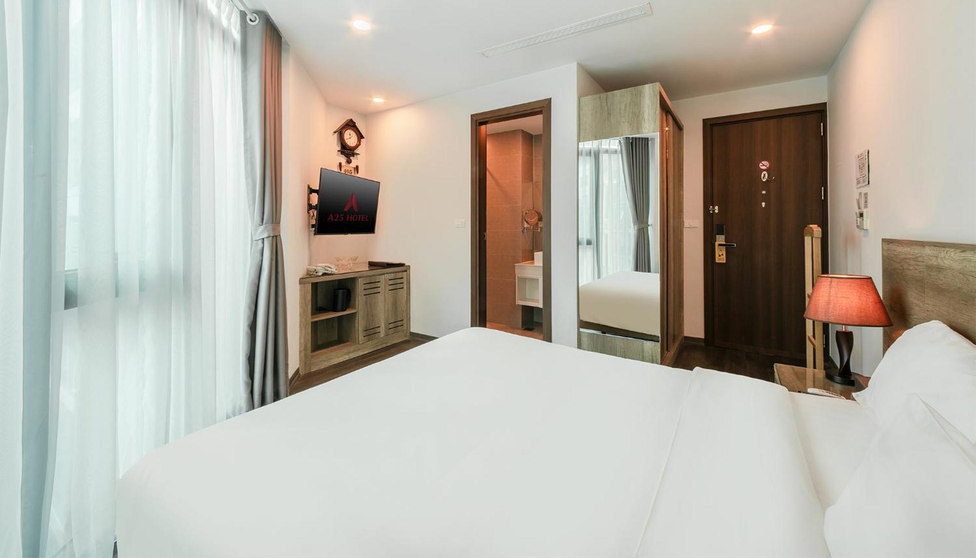 A25 - Hoang Dao Thuy 1