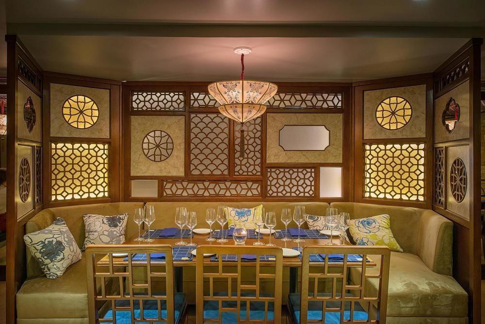 Khách sạn Oriental &