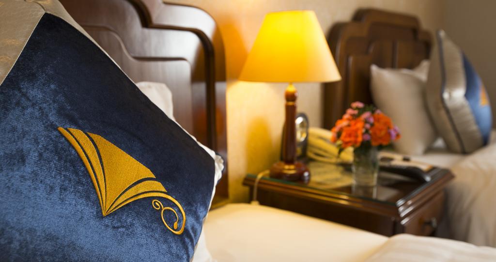 Adamas Hotel