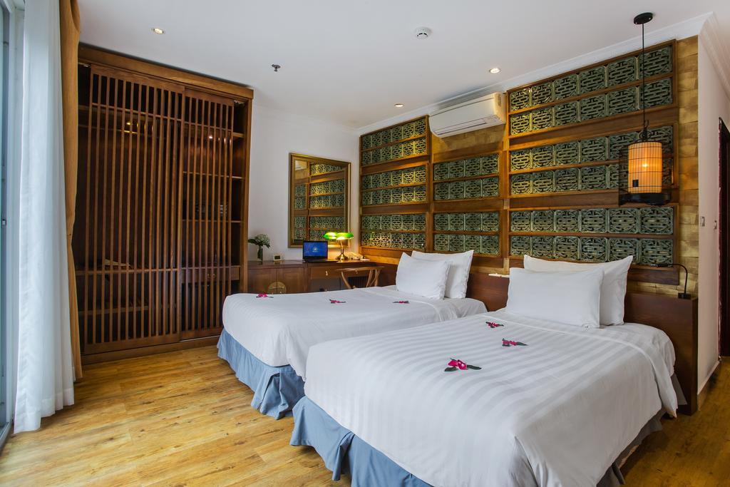 Media & Hotel 4*