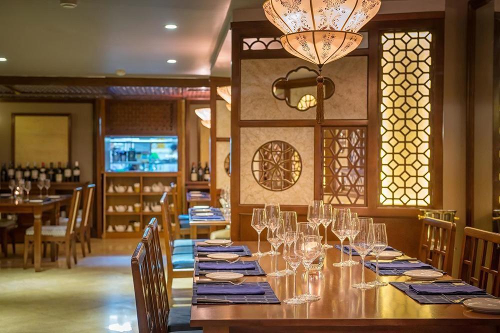 Khách sạn Oriental & 4*