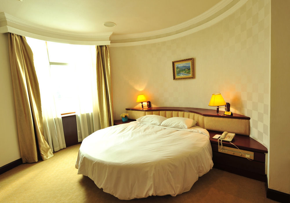 Side 4* Hanoi