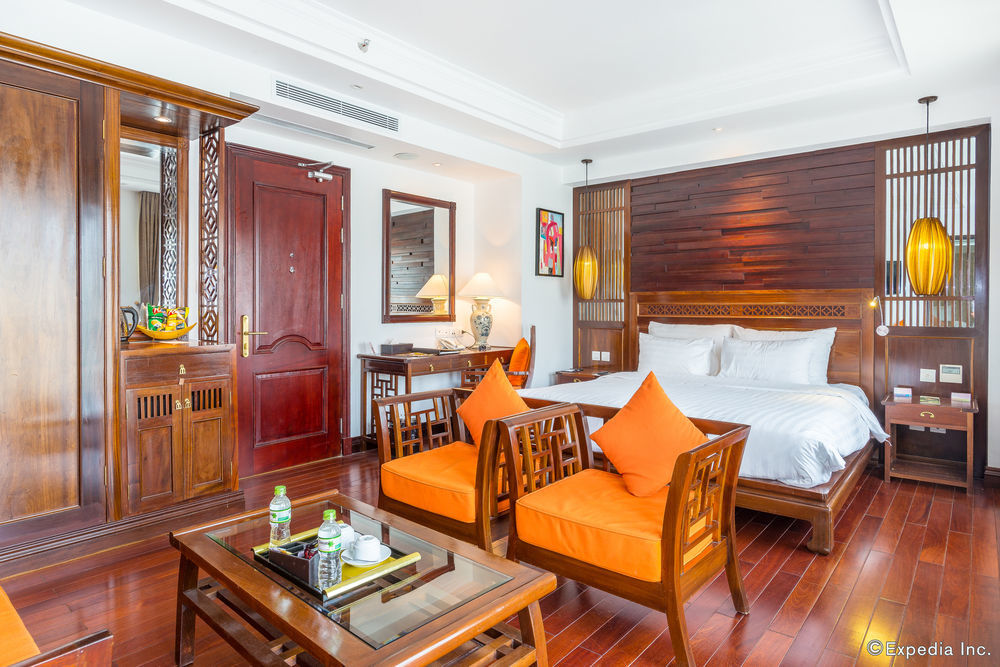 Hotel The Palmy &