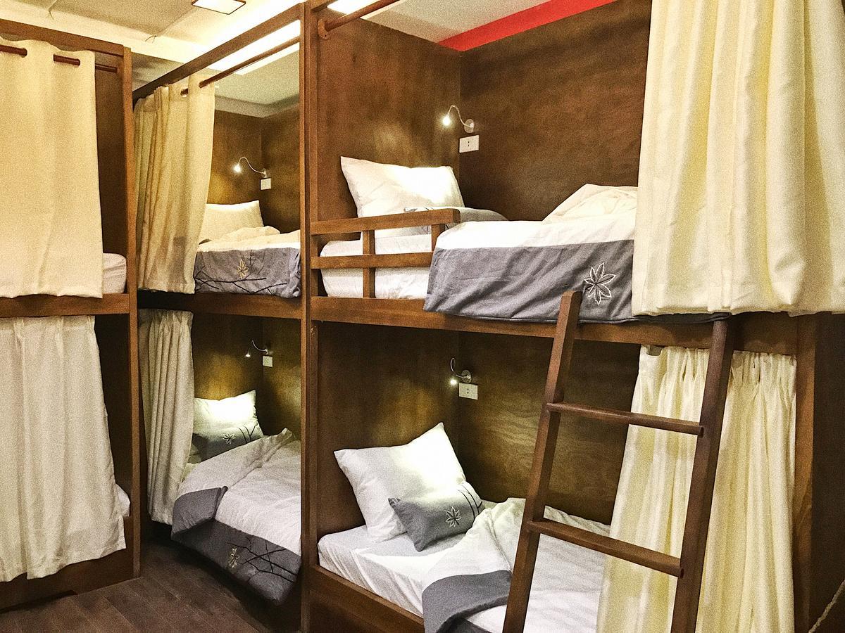 Rustic House Backpacker Kapselhotel *