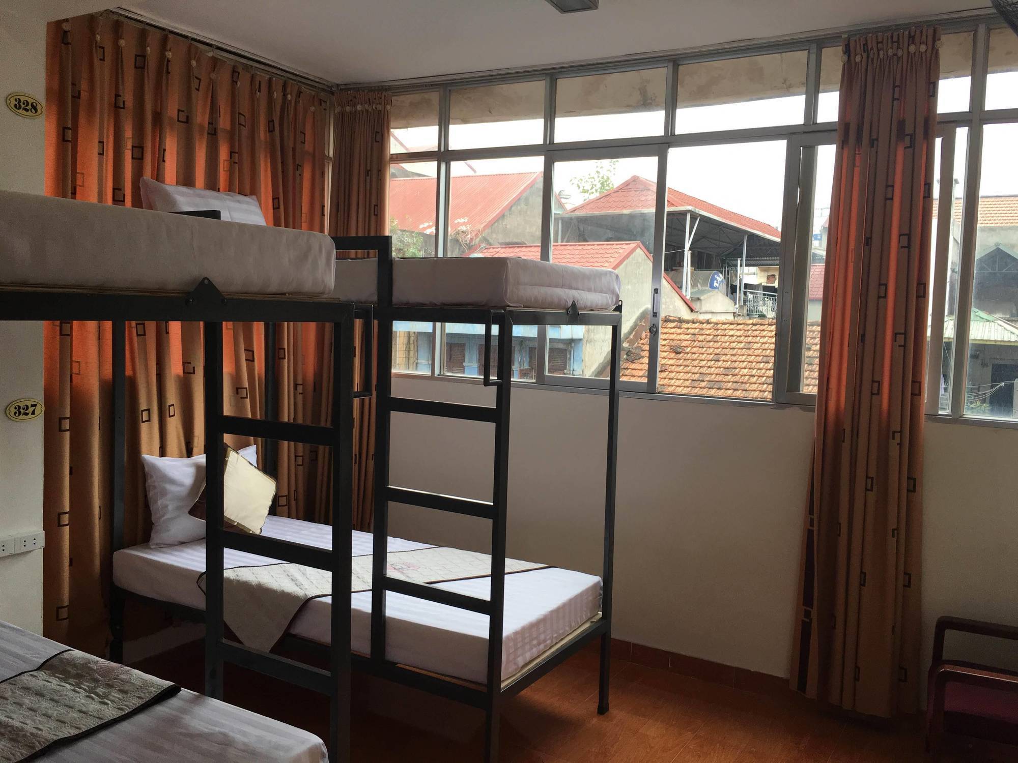 Khách sạn Sunshine 3 2*