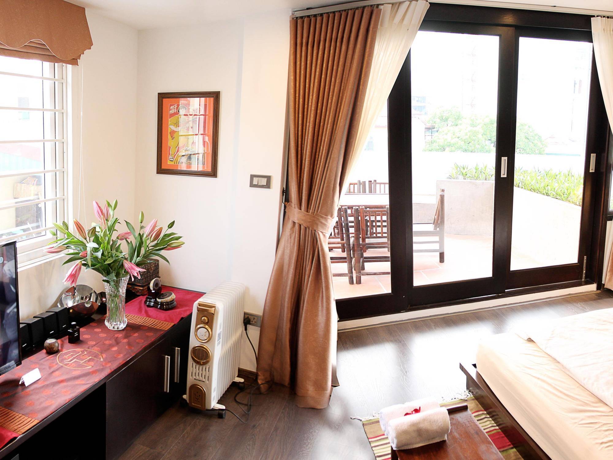 Hotel Tomodachi House