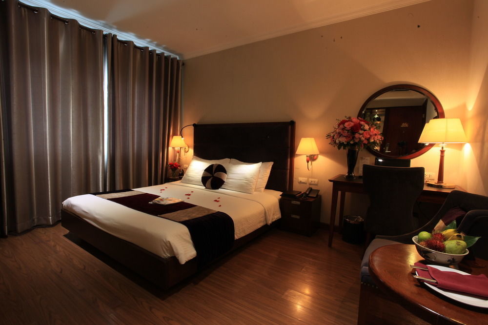 Hotel La Mejor & Sky Bar 4*