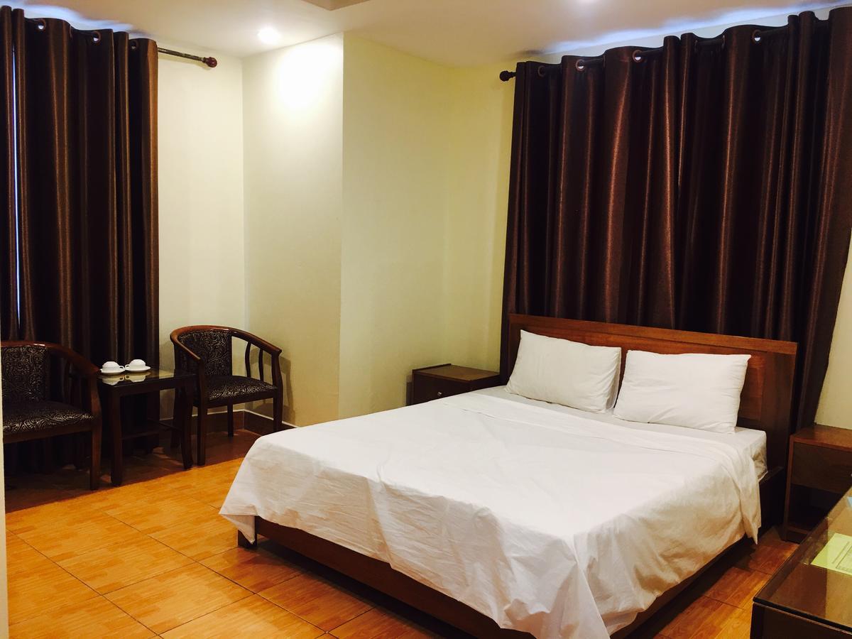 Saigon Palace - Tran Quoc Hoan *