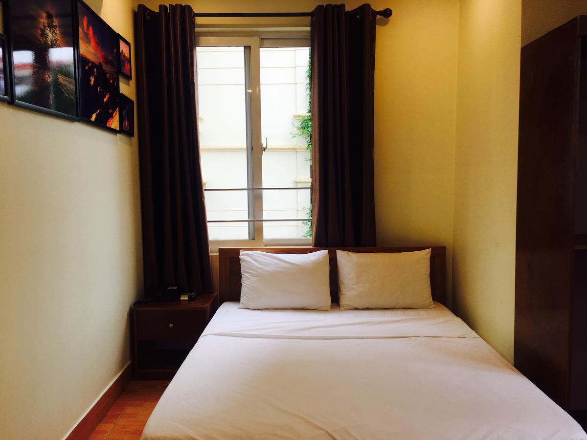 Saigon Palace - Tran Quoc Hoan * Hanoi